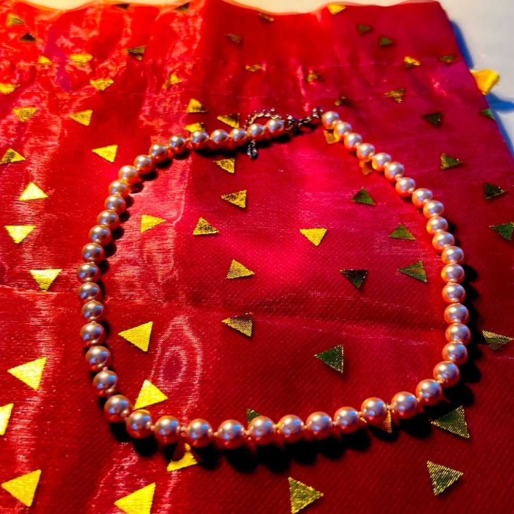 18 inch Pearl Necklace.  Beautiful quality rose, pink pearl necklace.
